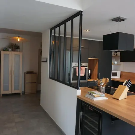 Entre Vignes Et Châteaux: Charming Family With Free Parking