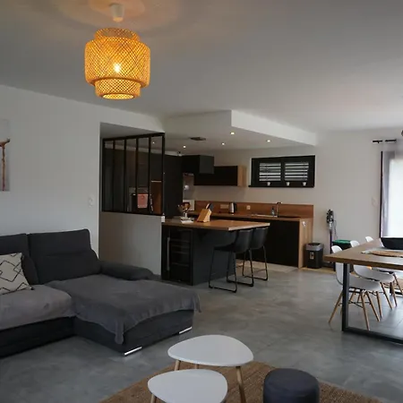 Entre Vignes Et Châteaux: Charming Family With Free Parking *